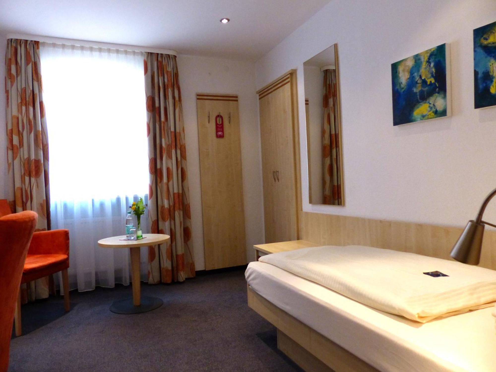 Grafing Hasi'S Hotel מראה חיצוני תמונה