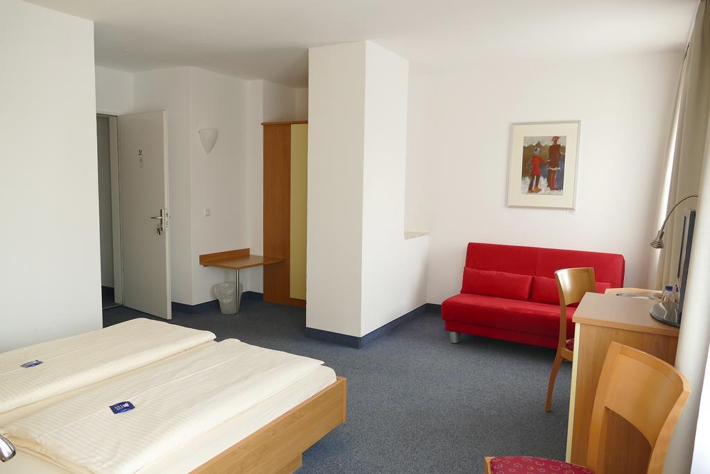 Grafing Hasi'S Hotel מראה חיצוני תמונה